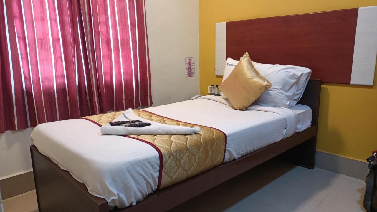 Skyry Hotels Adyar Chennai Exterior photo